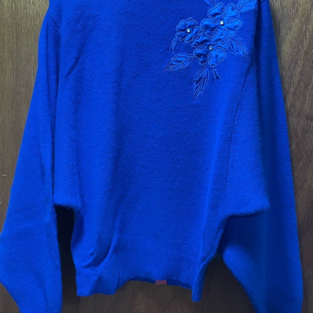 Ladies sweater